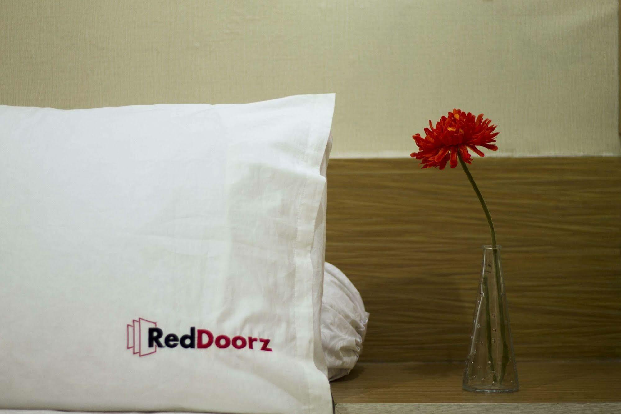 Reddoorz Near Raya Semer Canggu Buitenkant foto